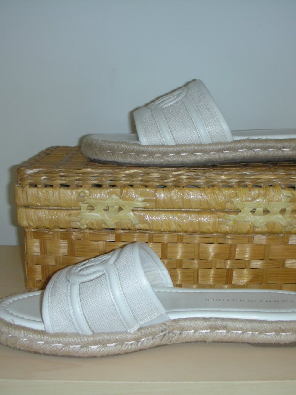 Tommy Hilfiger White Raffia Logo Slide Sandals Size 8 Coastal Summer - Picture 4 of 10
